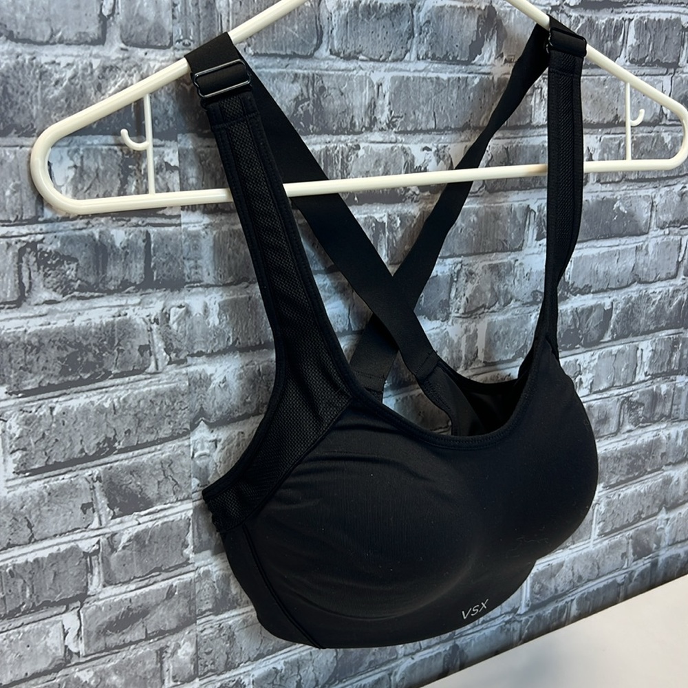 Victoria's Secret's Sport bra - Picture 2 of 9